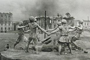 通过苏联犹太人的眼睛:摄影，战争和大屠杀
